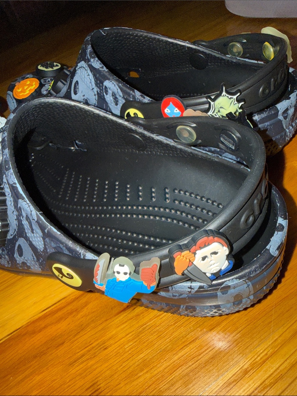 CROCS Jack Skellington Clogs with Charms - Picture 9 of 11